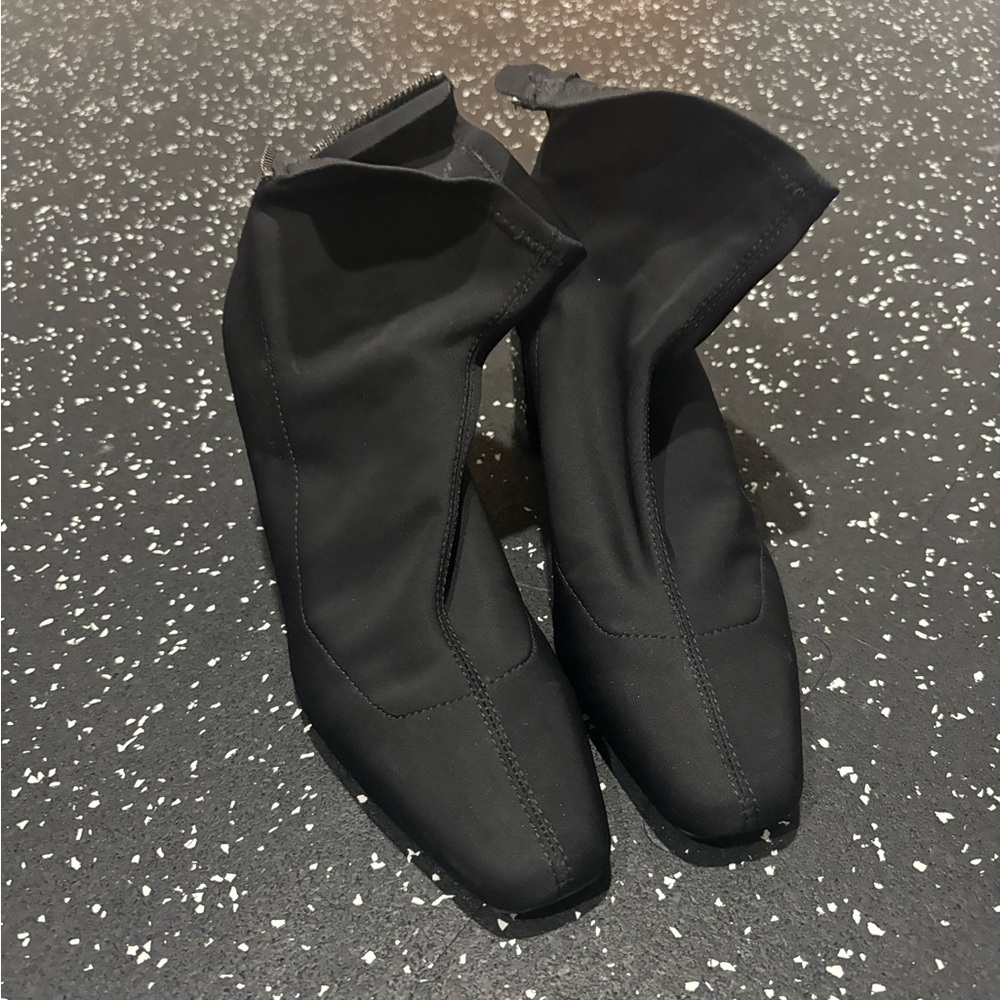Zara Black Ankle Boots Sleek and Stylish